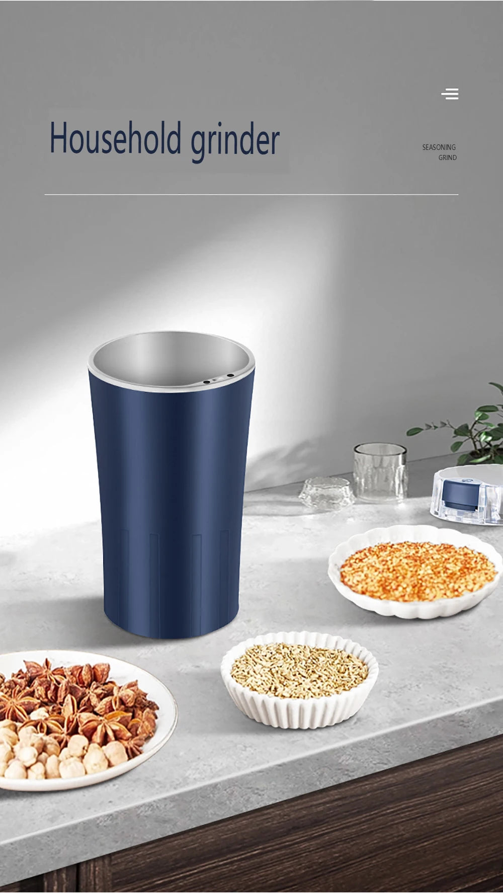 Moulin électrique bleu ouvert avec épices et céréales