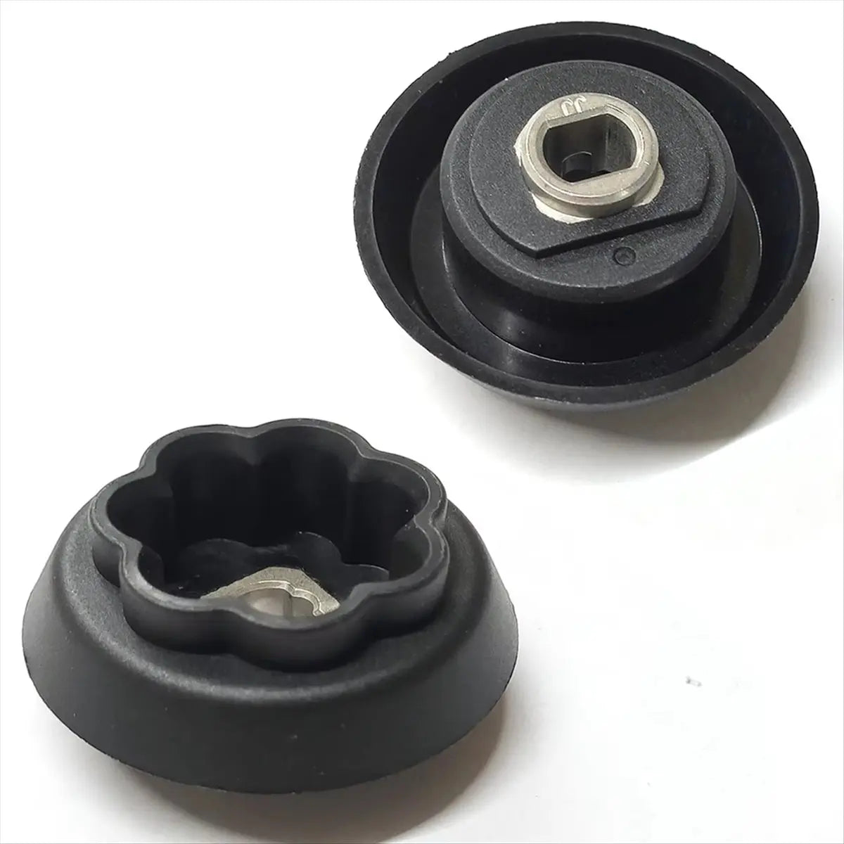 Accouplement 7 dents pour Monsieur Cuisine Plus, vues de dessus et de dessous