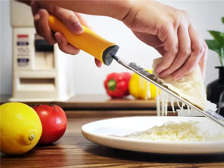 Râpe à Agrumes Inox avec Étui de Protection | Multifonctionnelle zesteur