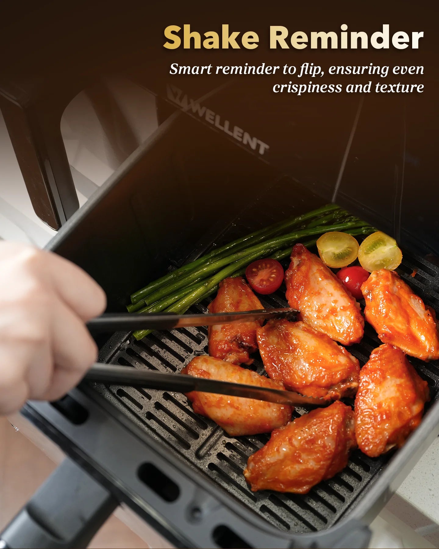 Ailes de poulet retournées à la pince dans le panier
